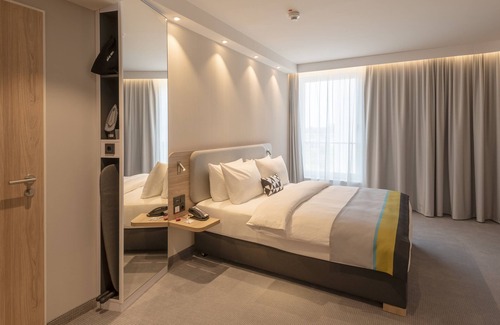 Oberbilk Hotel | Holiday Inn Express Düsseldorf – Hauptbahnhof by IHG