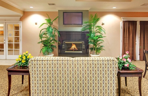 Delano Hotel | Holiday Inn Express Delano by IHG