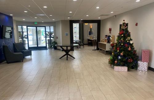 Hermosa Beach Hotel | Holiday Inn Express Hotel & Suites Hermosa Beach by IHG