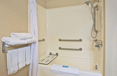 West Mifflin Hotel | Holiday Inn Express Hotel & Suites Pittsburgh West Mifflin by IHG