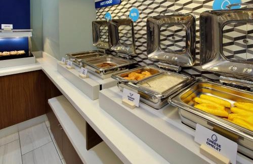Hamilton Hotel | Holiday Inn Express Hamilton - Upper James by IHG