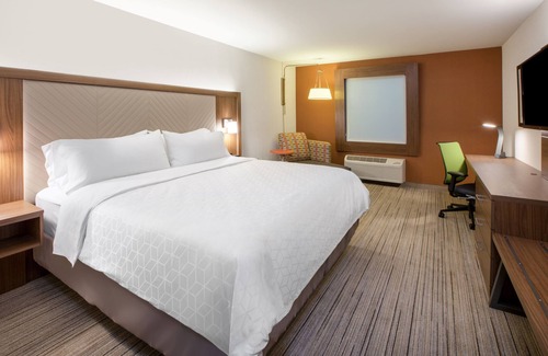 Texas City Hotel | Holiday Inn Express Hotel & Suites Texas City by IHG