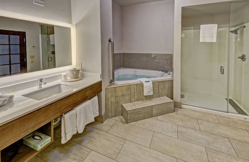 Corsicana Hotel | Holiday Inn Express Hotel & Suites Corsicana by IHG