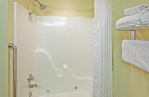 Paragould Hotel | Holiday Inn Express Hotel & Suites Paragould by IHG
