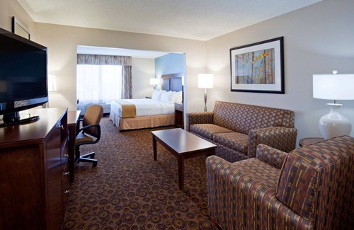 St. Cloud Hotel | Holiday Inn Express Hotel & Suites St. Cloud by IHG