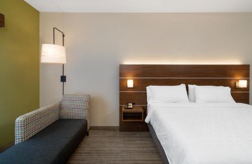 Talladega Hotel | Holiday Inn Express Hotel & Suites Talladega by IHG