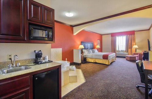 Terrell Hotel | Holiday Inn Express Hotel & Suites Terrell by IHG