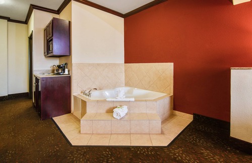 Terrell Hotel | Holiday Inn Express Hotel & Suites Terrell by IHG
