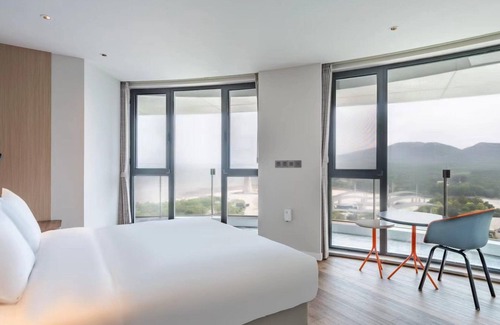 Longgang District Hotel | Holiday Inn Express Huludao Seaview by IHG