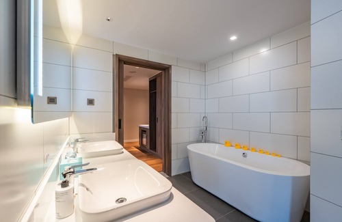 Longgang District Hotel | Holiday Inn Express Huludao Seaview by IHG