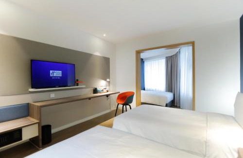 Jiuzhaigou Hotel | Holiday Inn Express Jiuzhaigou,Only 600 Meters to Jiuzhaigou Park by IHG