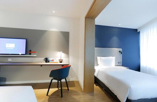 Jiuzhaigou Hotel | Holiday Inn Express Jiuzhaigou,Only 600 Meters to Jiuzhaigou Park by IHG