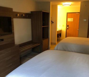 Mount Vernon Hotel | Holiday Inn Express Mt. Vernon by IHG