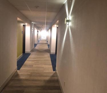 Mount Vernon Hotel | Holiday Inn Express Mt. Vernon by IHG