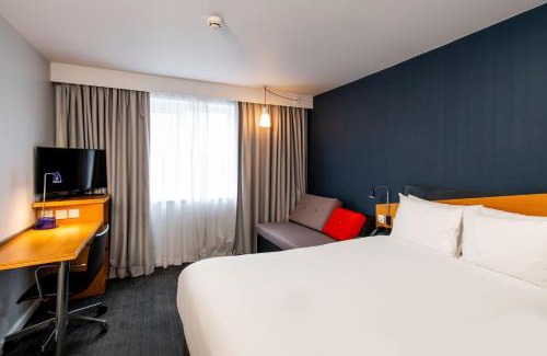 Alwalton Hotel | Holiday Inn Express Peterborough by IHG