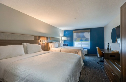 Salina Hotel | Holiday Inn Express Salinas by IHG