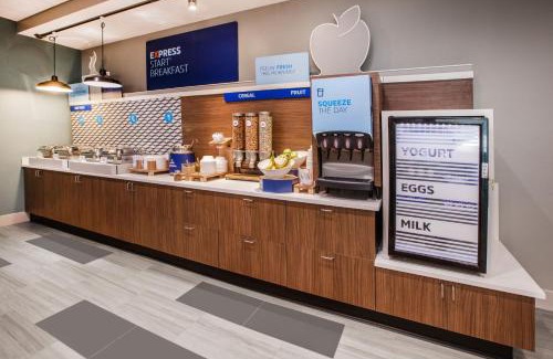 Sealy Hotel | Holiday Inn Express Sealy by IHG