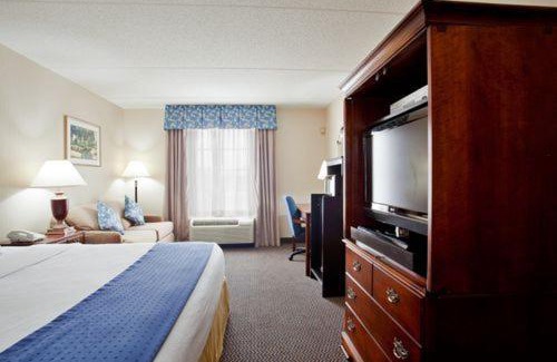 Newport News Hotel | Holiday Inn Express & Suites Newport News by IHG