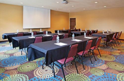 Reynoldsburg Hotel | Holiday Inn Express & Suites Columbus East - Reynoldsburg by IHG