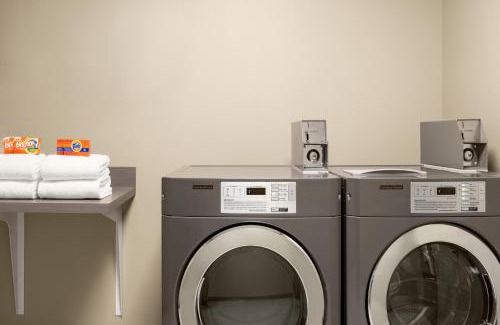 Beaver Dam Hotel | Holiday Inn Express & Suites - Beaver Dam by IHG