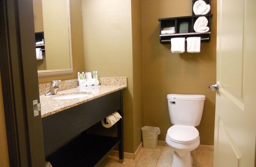Grapeville Hotel | Holiday Inn Express & Suites Greensburg by IHG