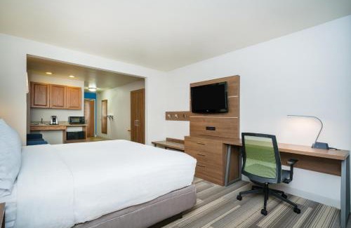 Rocky Mount Hotel | Holiday Inn Express & Suites Rocky Mount Smith Mountain Lake by IHG