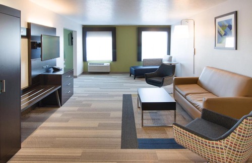 Worthington Hotel | Holiday Inn Express & Suites - Worthington by IHG