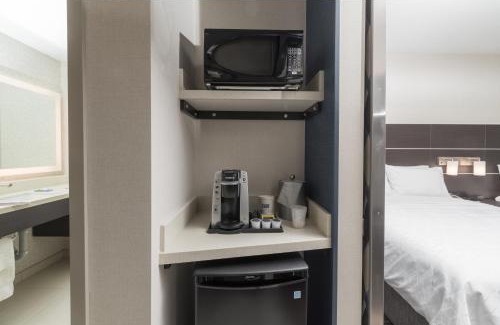 Saskatoon Hotel | Holiday Inn Express & Suites - Saskatoon East - University by IHG