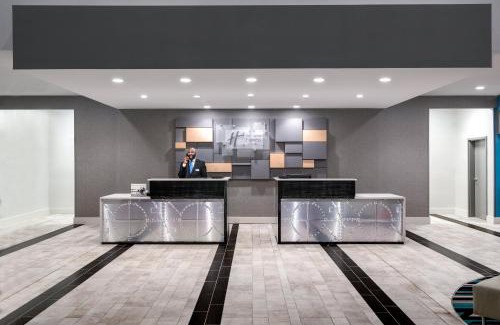 Toddville Road Hotel | Holiday Inn Express & Suites - Charlotte Airport by IHG
