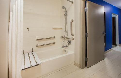 Onalaska Hotel | Holiday Inn Express & Suites Onalaska - La Crosse Area by IHG