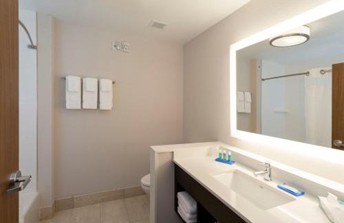 Onalaska Hotel | Holiday Inn Express & Suites Onalaska - La Crosse Area by IHG