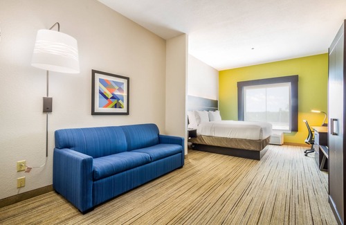 Hearne Hotel | Holiday Inn Express & Suites Hearne by IHG