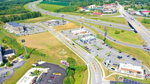 Elizabethtown Hotel | Holiday Inn Express & Suites - Elizabethtown North by IHG