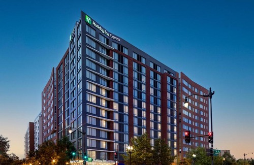 Mount Vernon Triangle Hotel | Holiday Inn Express Washington DC Downtown by IHG