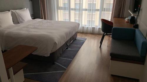 Zhangjiagang Hotel | Holiday Inn Express Zhangjiagang East by IHG