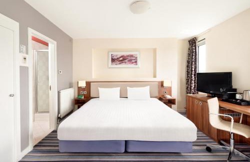 Brighouse Hotel | Holiday Inn Leeds Brighouse by IHG