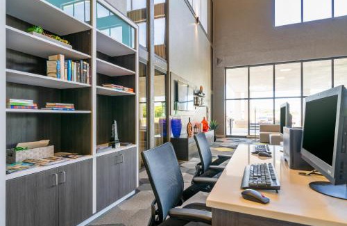 Morgantown Hotel | Holiday Inn Morgantown - Reading Area by IHG