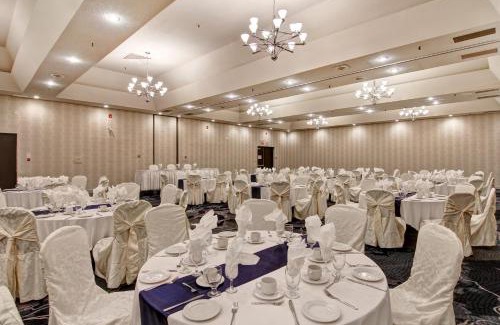 Oakville Hotel | Holiday Inn Oakville Centre by IHG