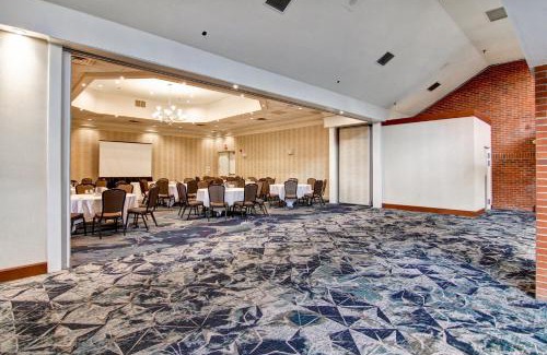 Oakville Hotel | Holiday Inn Oakville Centre by IHG