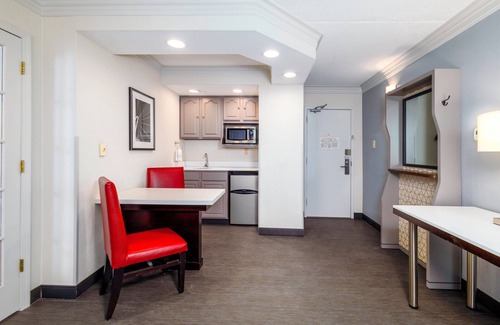 Colliers Hotel | Holiday Inn Weirton - Steubenville Area by IHG