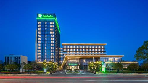 Caidian District Hotel | Holiday Inn Wuhan Houguan Lake by IHG
