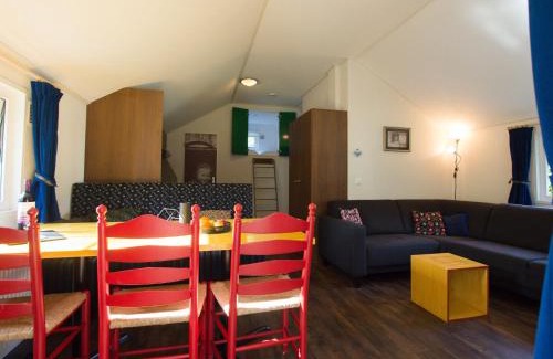 IJhorst Ski Chalet | Holiday Lodge in Staphorst with Pool Access