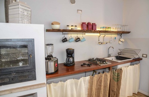 Monte Villa | Holiday Villa Garda Lake Caprapanca, in the countryside, close to the lake. Pets friendly!