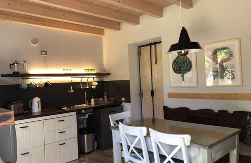 Monte Villa | Holiday Villa Garda Lake Caprapanca, in the countryside, close to the lake. Pets friendly!