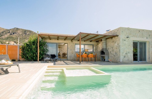 Sfinari House | Holiday villa with pool near Kissamos
