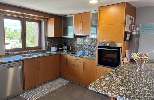 Cova Cottage | Holidayshome - Casa da Lage - Geres - River Views - WiFi - Pool