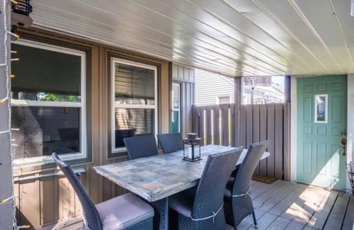 Hamilton House | Holliday Oasis w/Hot Tub!