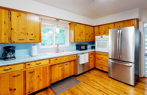 Lakeland House | Hollingsworth Place | House in Lakeland near Lake Hollingsworth with a yard