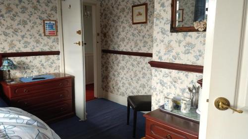 Littleborough House | Hollingworth Lake Guest House Room Only Accommodation