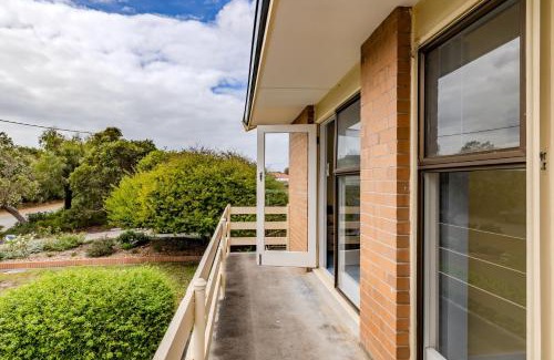Emu Point House | Holly's Beach House by the BnB Collection